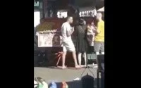 Marokko: fruitsapverkoper gefilmd terwijl hij toeristen aanvalt (video)