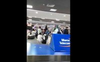 Woedende reizigers op luchthaven Casablanca (video)