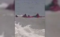 Held redt Marokkaans meisje van verdrinking (video)