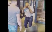 Mike Tyson geeft advies aan Ottman Azaitar (video)