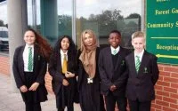School met moslima directrice bij beste scholen in Groot-Brittannië