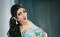 Dounia Batma houdt haar fans in spanning