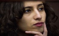 Rusland laat Greenpeace-activiste Faiza Oulahsen vrij