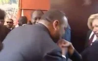 Koning Mohammed VI verrast met handkus aan eerste dame Ivoorkust