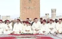 Kroonprins Moulay Hassan leidt regengebed