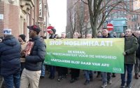 Moslims protesteren tegen Koranversheuring in Den Haag