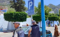 Chefchaouen verjaagt parkeermaffia met gratis parkeren