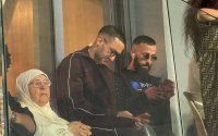 Hakim Ziyech met moeder gespot bij de kraker Raja-Wydad (video)
