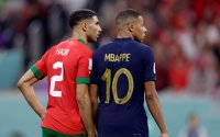 Achraf Hakimi en Kylian Mbappé lachen zich dood tijdens spel (video)
