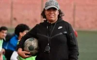 Hasnaa Doumi, eerste vrouwelijke coach van een mannenvoetbalteam in Marokko