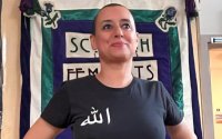Marokkaanse activiste opgepakt om "Allah is lesbian"-shirt 