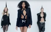 Imaan Hammam ster van H&M en Mugler-campagne (video)