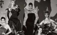Marokkaans topmodel Imaan Hammam poseert voor Moschino