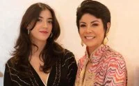 Leila Hadioui viert verloving met familie (foto's)