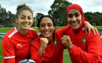 Voetbal vs hoofddoek: steun én kritiek voor Marokkaanse Nouhaila Benzina