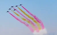 Spaans stuntteam eert slachtoffers overstromingen Valencia boven Marrakech (video)