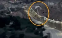 Migrant vliegt met paraglider naar Melilla (video)