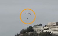 Ongekend, migrant bereikt Spanje met parapente vanuit Marokko (video)