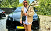 Bredase Influencer Mo Bicep veroordeeld, liet zoontje (6) rijden met Lamborghini 