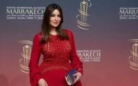 Monica Bellucci straalt tijdens fotoshoot in Marrakech (video)