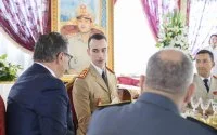 Kroonprins Moulay Hassan zit legerbijeenkomst voor (video)