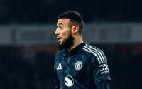 Noussair Mazraoui verlaat wedstrijd vanwege noodgeval