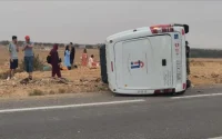 Busje kantelt op weg Nador-Driouch, meerdere gewonden 