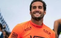 Ramzi Boukhiam draagt Marokkaanse vlag op Olympische Spelen