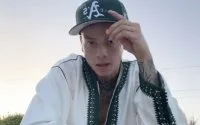 Britse rapper Central Cee in traditionele Marokkaanse outfit (video)
