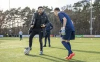 Soufiane Touzani helpt jongeren met maatschappelijke diensttijd bij Vitesse