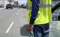 Tanger trekt alle vergunningen van parkeerwachters in