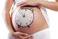 Marokkaanse bevalt op parkeerterrein in Italië