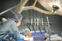 Medisch team in Spanje vergeet verband en hechtdraad in darmen Marokkaans meisje