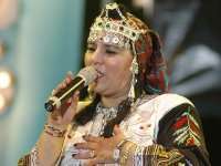 Raissa Fatima Tabaamrant zingt in moskee 