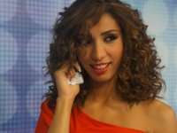 Arab Idol: Emirati stuurt 7 miljoen dirham sms'en voor Dounia Batma 