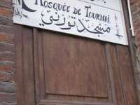Verbrande Koran aan moskee opgehangen in België 