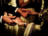Polygaam betrapt door vrouw tijdens bruiloft met minnares