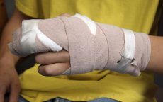Gemeenteraadslid Fez bijt in vinger ambtenaar