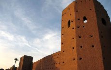 Historische walmuur nabij koninklijk paleis Marrakech ingestort