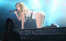 Foto's: Jennifer Lopez schokt met sexy optreden in Rabat