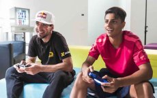 Hachim Mastour meet zich met freestyle kampioen Séan Garnier