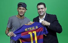 Neymar geeft gesigneerd shirt aan Marokkaanse international Hachim Mastour