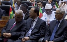 Premier Marokko maakt dutje tijdens internationale conferentie