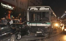 Bus ramt zestien geparkeerde auto's in Casablanca