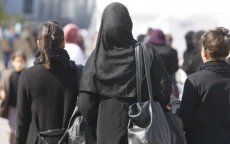 Vrouw en meisje aangevallen om hoofddoek in Frankrijk