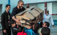 Badr Hari geeft 1000 trainingspakken aan weeskinderen (foto's)