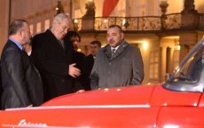 Koning Mohammed VI krijgt vijf oldtimers cadeau in Praag (video)