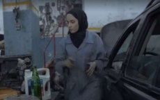 Vrouwelijke automonteur in Tetouan maakt veel indruk (video)