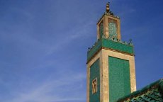 Woedende vrouw valt echtgenoot aan in moskee
