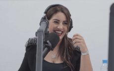 Marokkaanse radiopresentatrice tijdens uitzending ten huwelijk gevraagd (video)